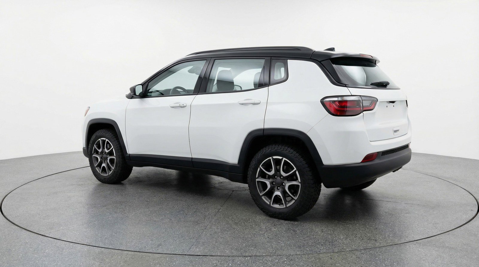 Used 2025 Jeep Compass Trailhawk AWD/4WD image 5