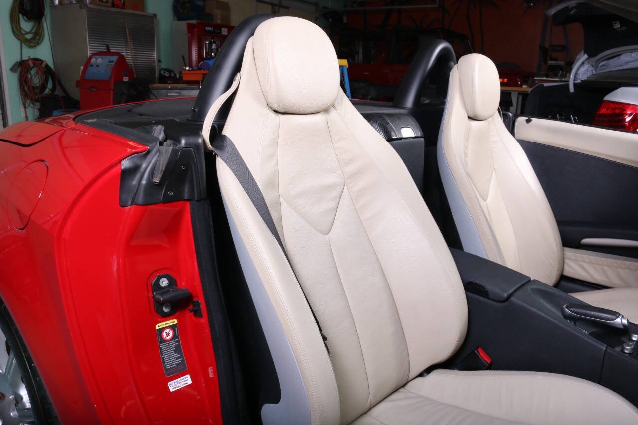Used 2005 Mercedes-Benz SLK 350 w/ Entertainment Pkg image 50