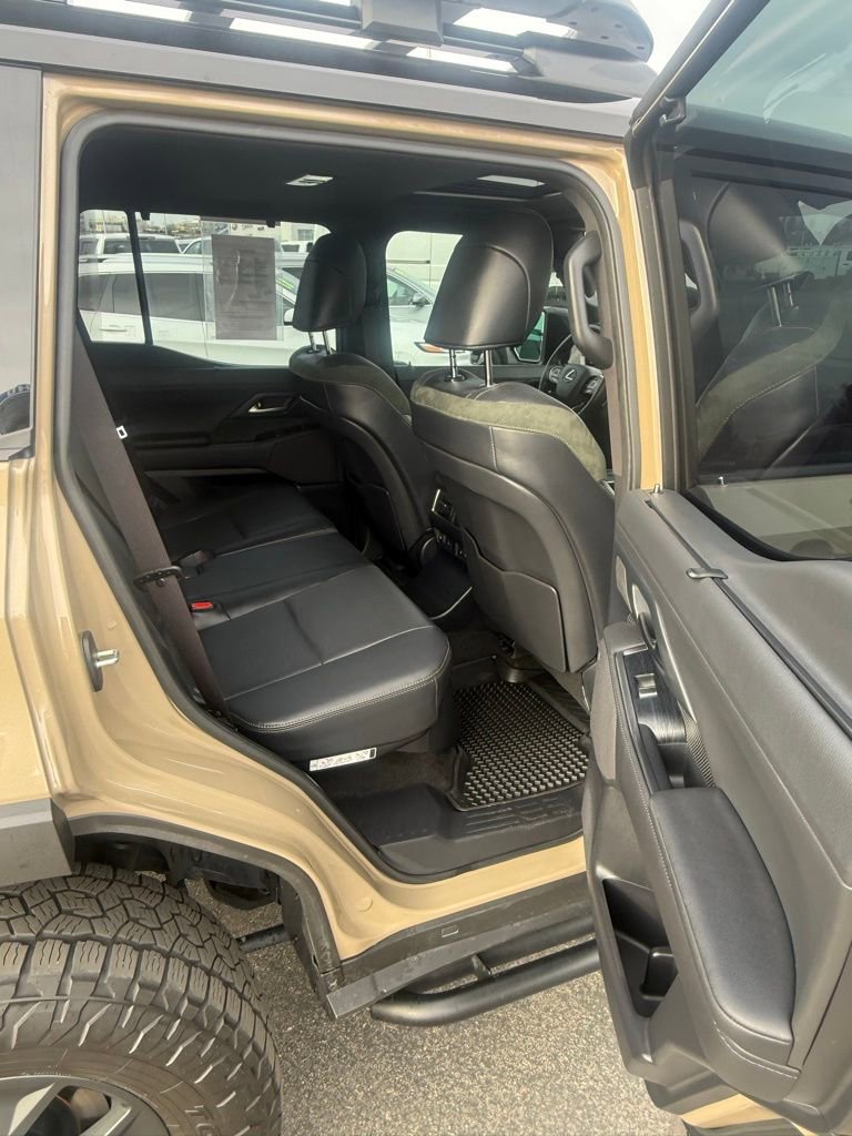 Used 2024 Lexus GX 550 image 11