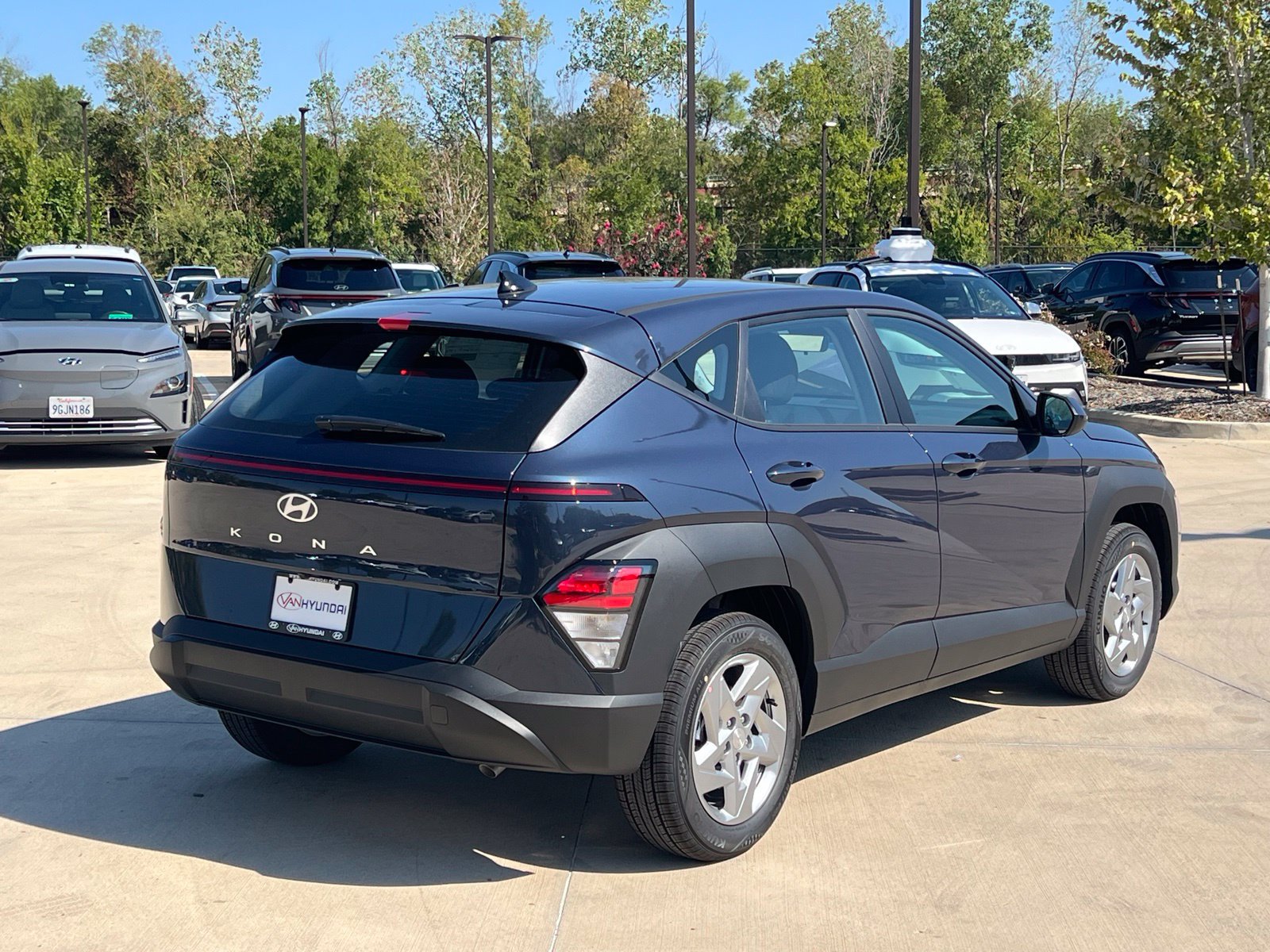 New 2027 Hyundai Kona SE FWD image 11