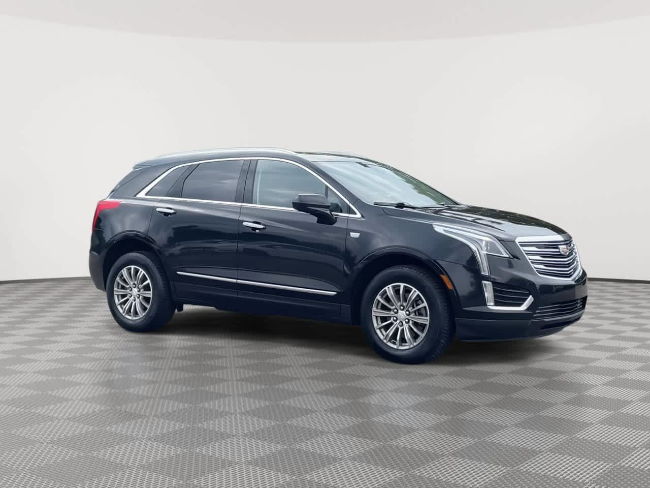 Used 2018 Cadillac XT5 Luxury w/ Driver Awareness Package AWD/4WD image 2