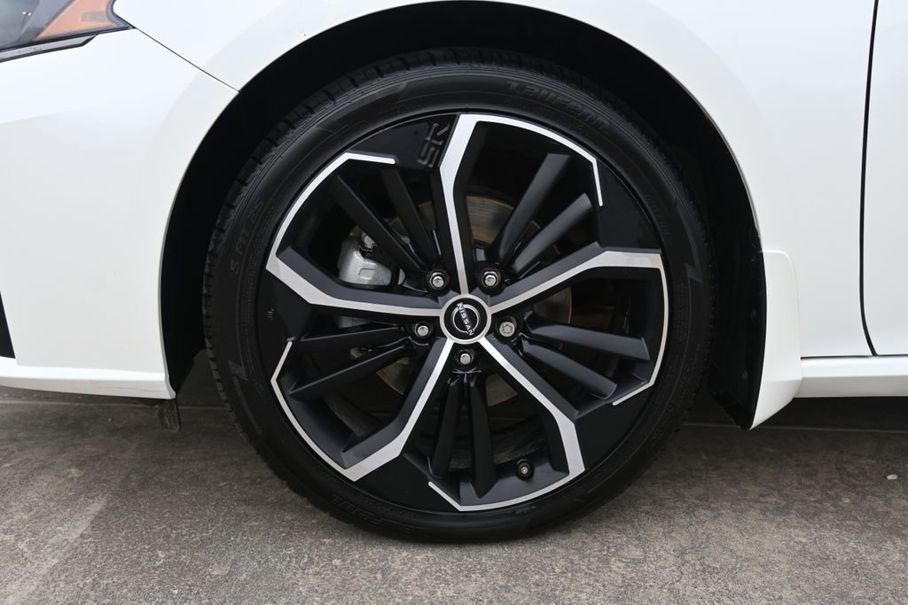 Used 2023 Nissan Altima 2.5 SR w/ SR Premium Package image 28