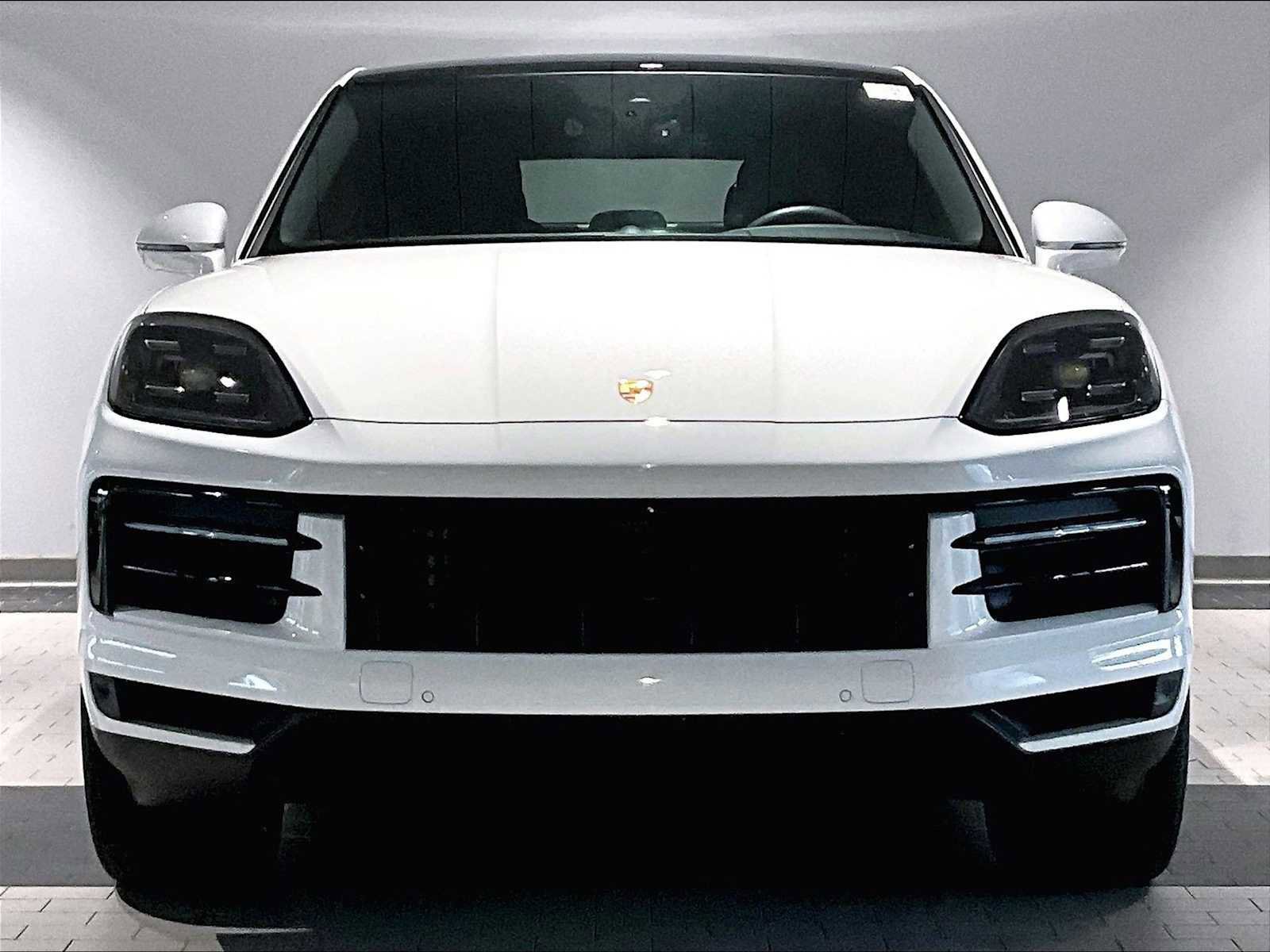 Used 2025 Porsche Cayenne Coupe image 13