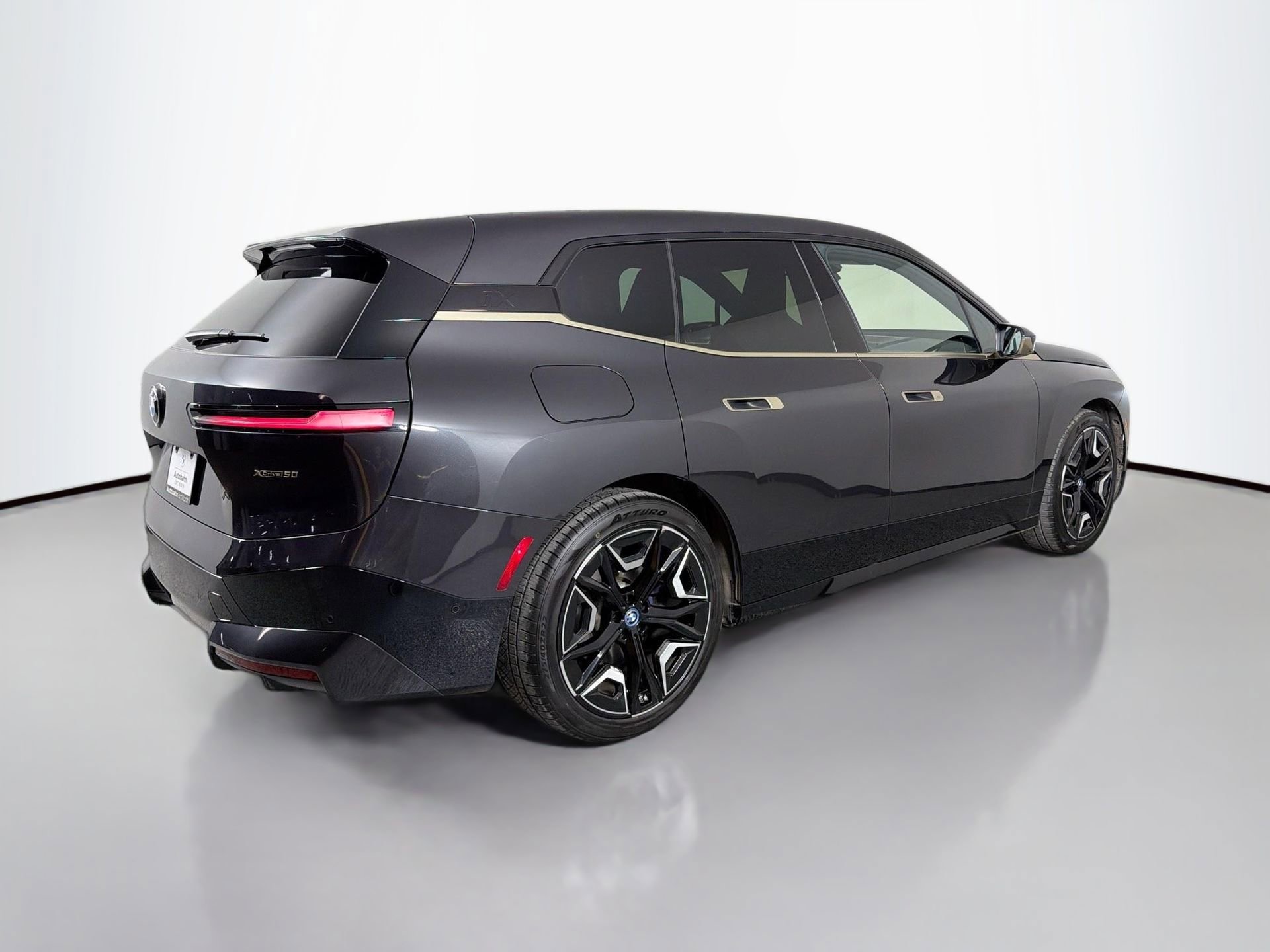 Used 2023 BMW iX xDrive50 w/ Ultimate Package image 6