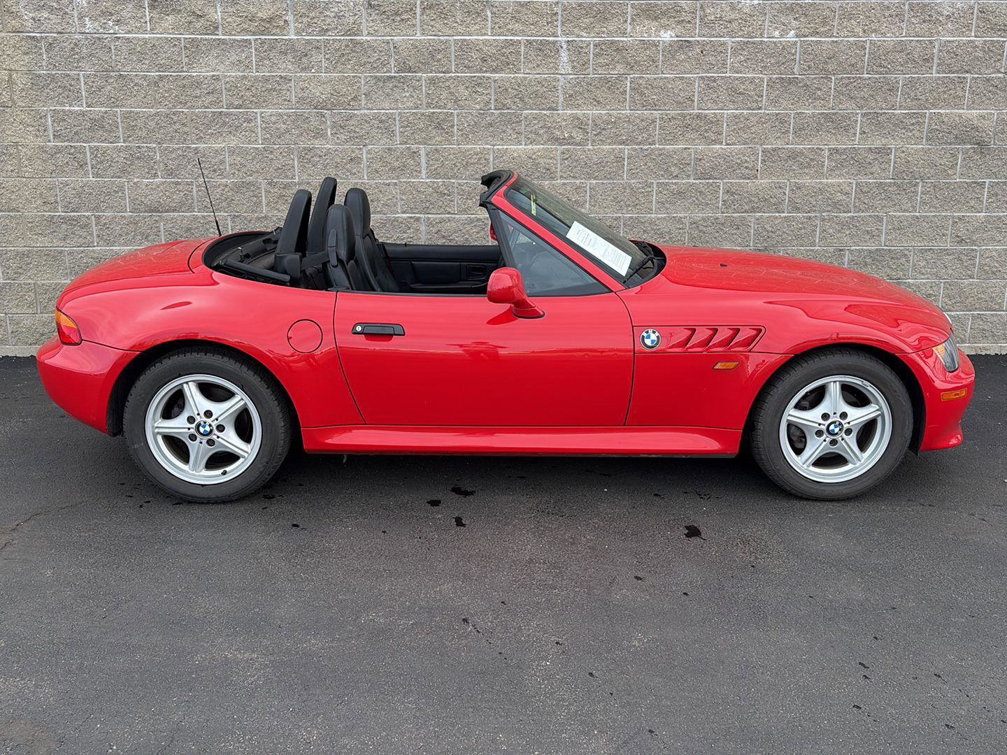 Used 1999 BMW Z3 2.5i image 2