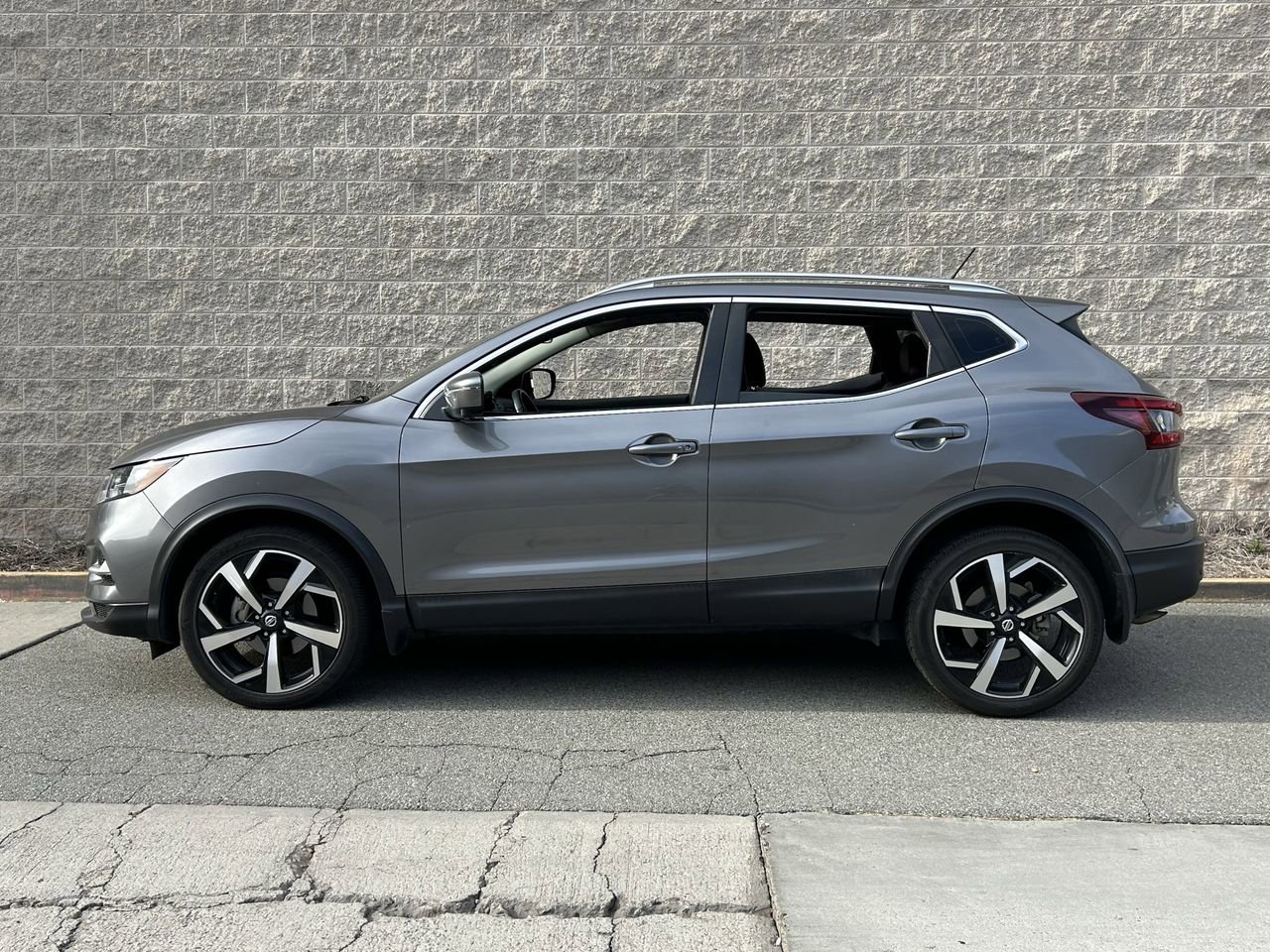 Certified 2022 Nissan Rogue Sport SL image 3