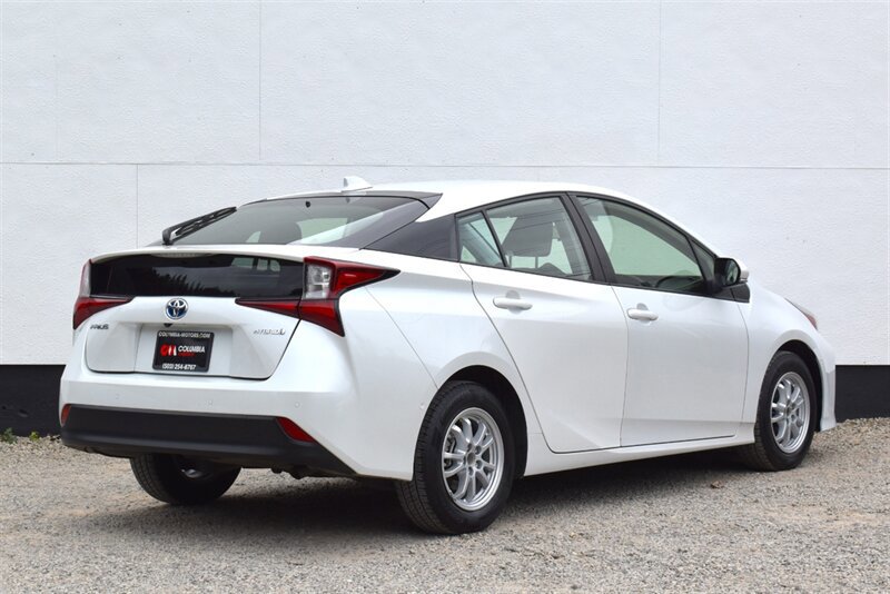 Used 2022 Toyota Prius LE FWD image 5