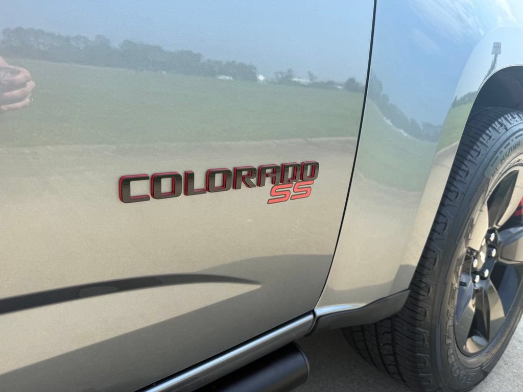 Used 2022 Chevrolet Colorado LT w/ Redline Special Edition AWD/4WD image 3