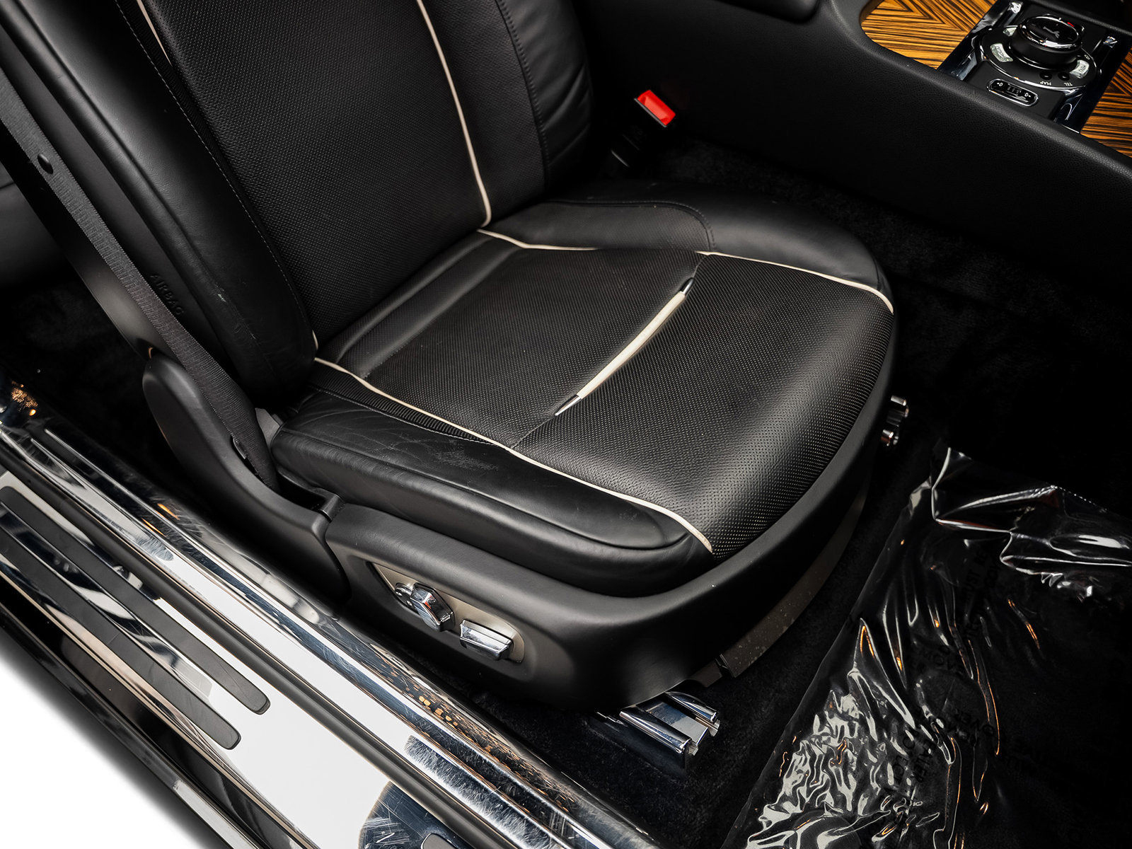 Used 2016 Rolls-Royce Wraith RWD image 33
