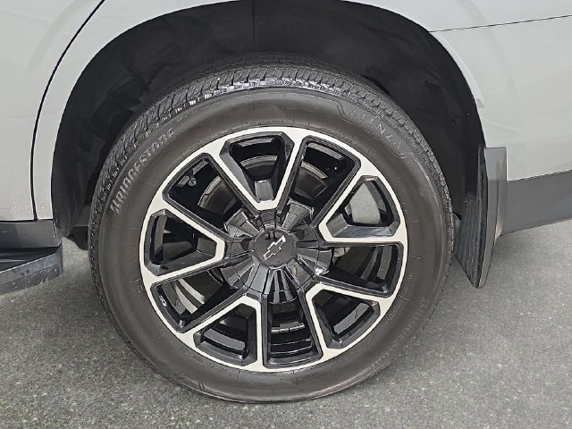 Used 2024 Chevrolet Tahoe RST w/ Luxury Package AWD/4WD image 32