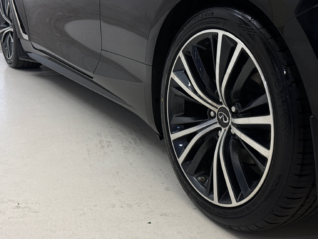 Used 2021 INFINITI Q60 3.0t Luxe w/ Essential Package RWD image 11