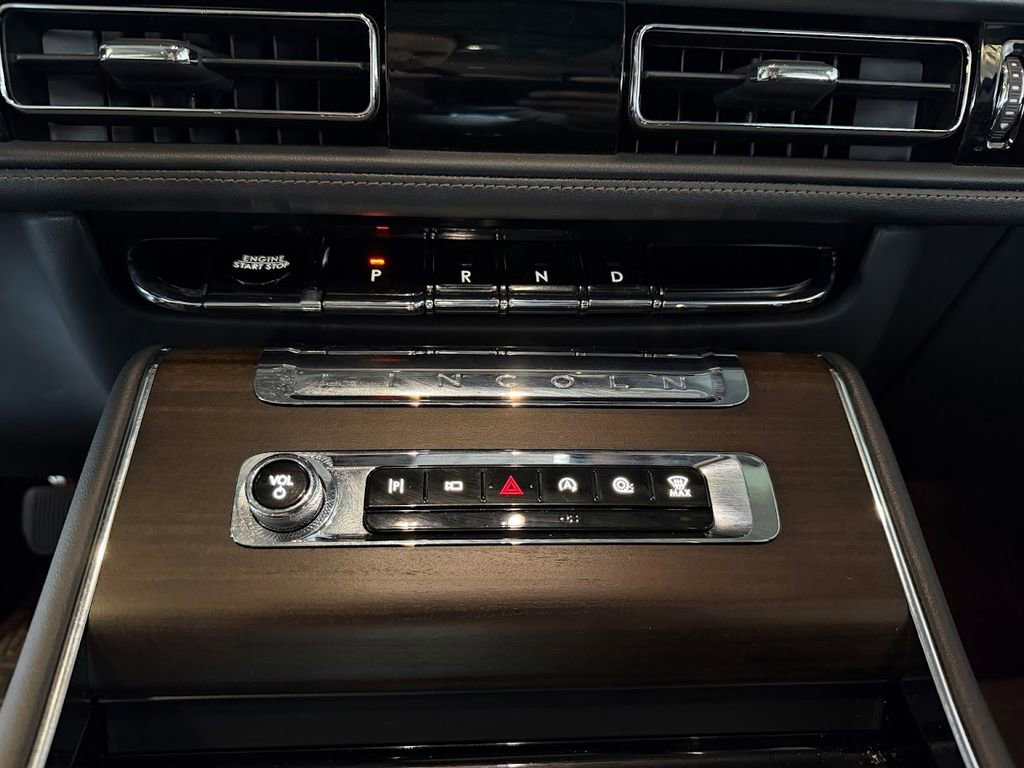 Used 2025 Lincoln Aviator Reserve w/ Equipment Group 201A AWD/4WD image 29