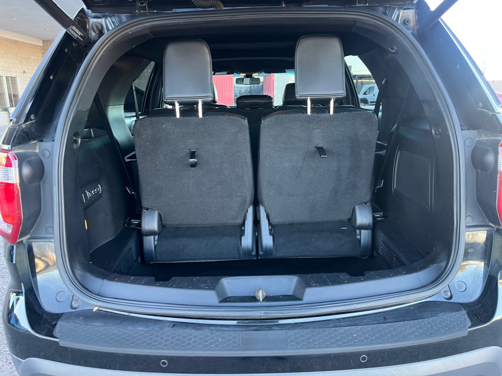 Used 2016 Ford Explorer Platinum image 34