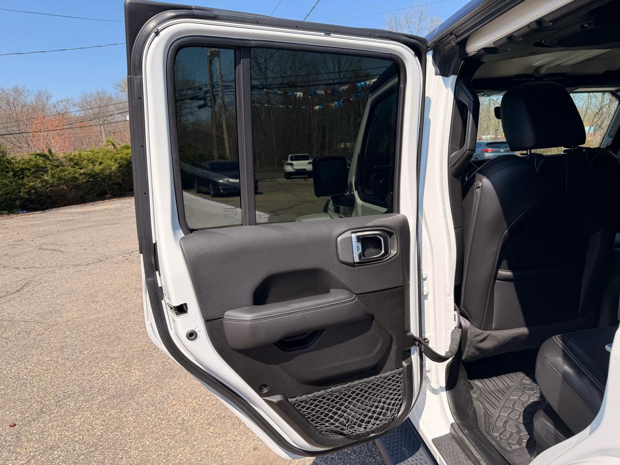 Used 2023 Jeep Wrangler Sahara w/ Cold Weather Group AWD/4WD image 18
