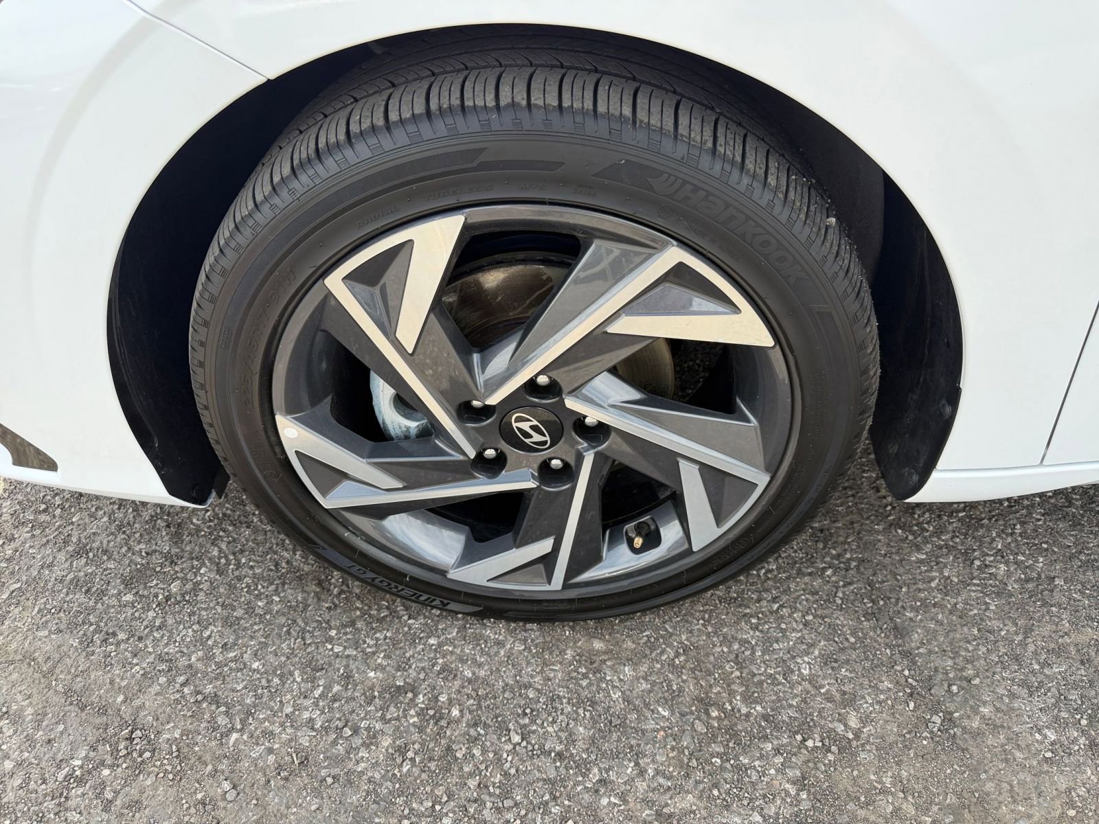Used 2025 Hyundai Elantra Limited FWD image 31