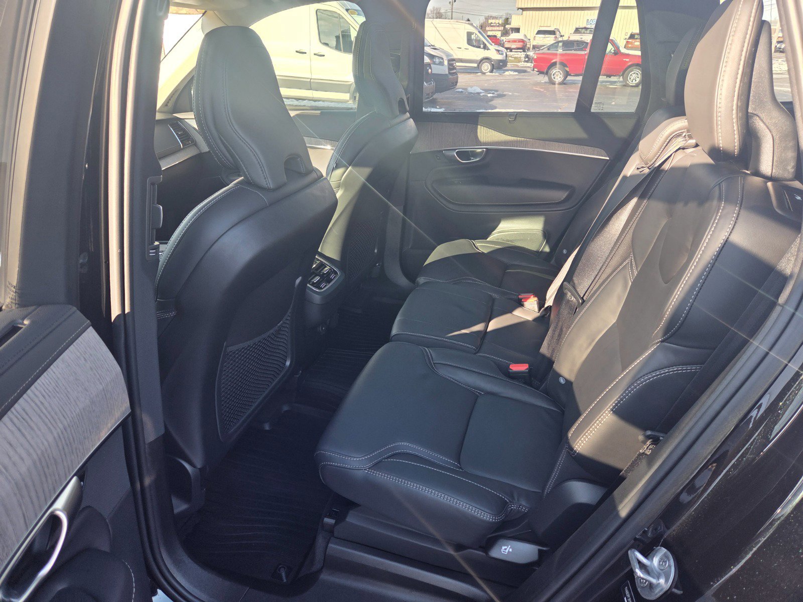 Used 2024 Volvo XC90 B6 Ultimate w/ Protection Package Premier image 10