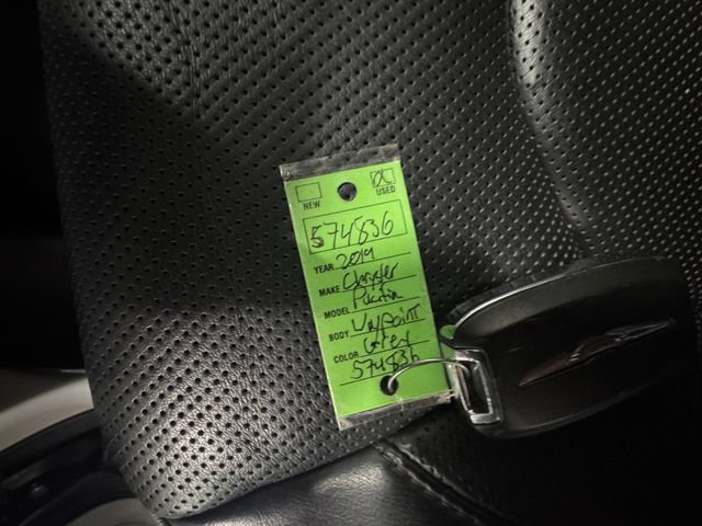 Used 2019 Chrysler Pacifica Limited w/ Tire & Wheel Group FWD image 26