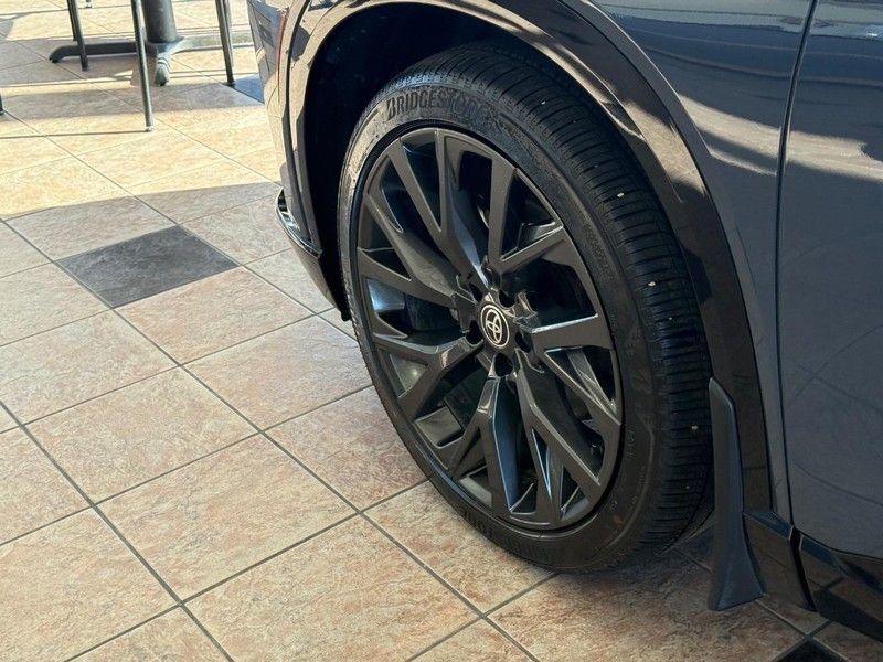 Used 2026 Toyota Crown Signia w/ Advanced Technology Package image 8