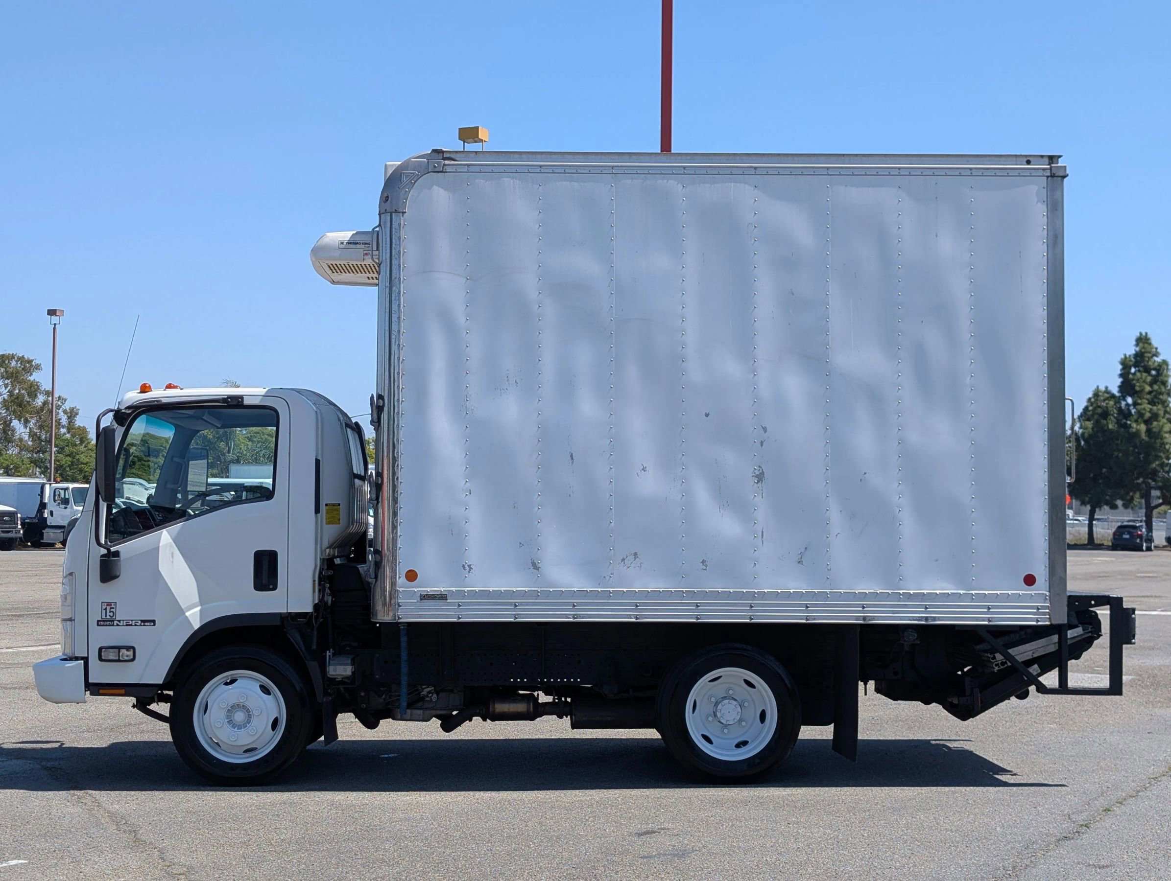 Used 2019 Isuzu NPR RWD image 4