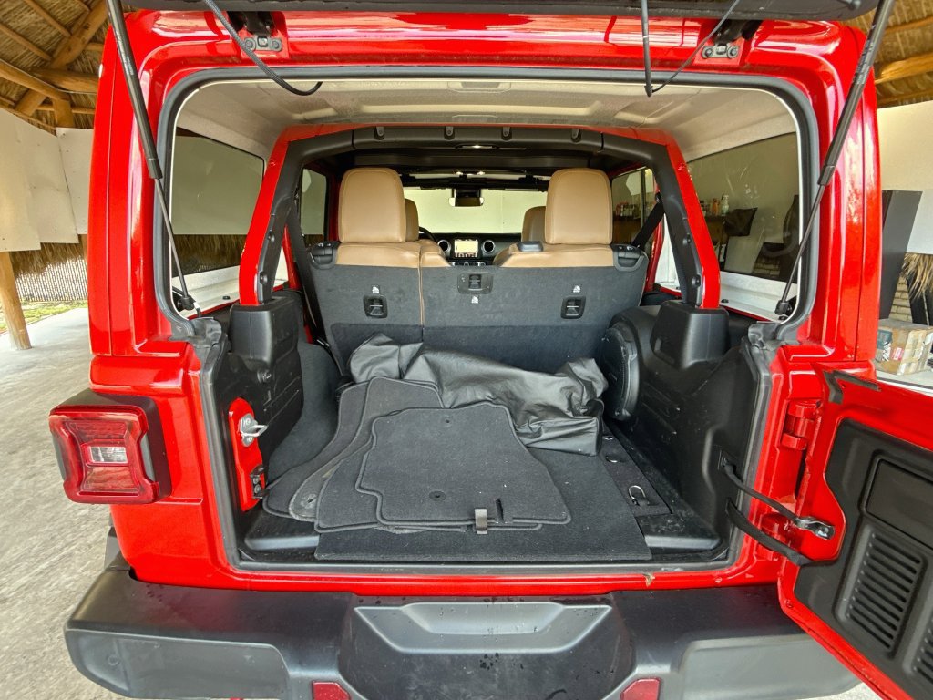 Used 2023 Jeep Wrangler Unlimited Rubicon w/ LED Lighting Group AWD/4WD image 31