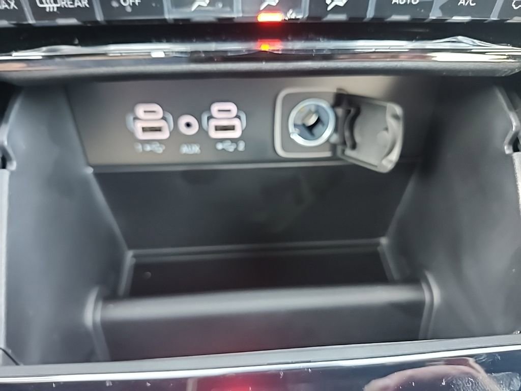 New 2025 Jeep Grand Cherokee L Limited w/ Black Appearance Package image 37