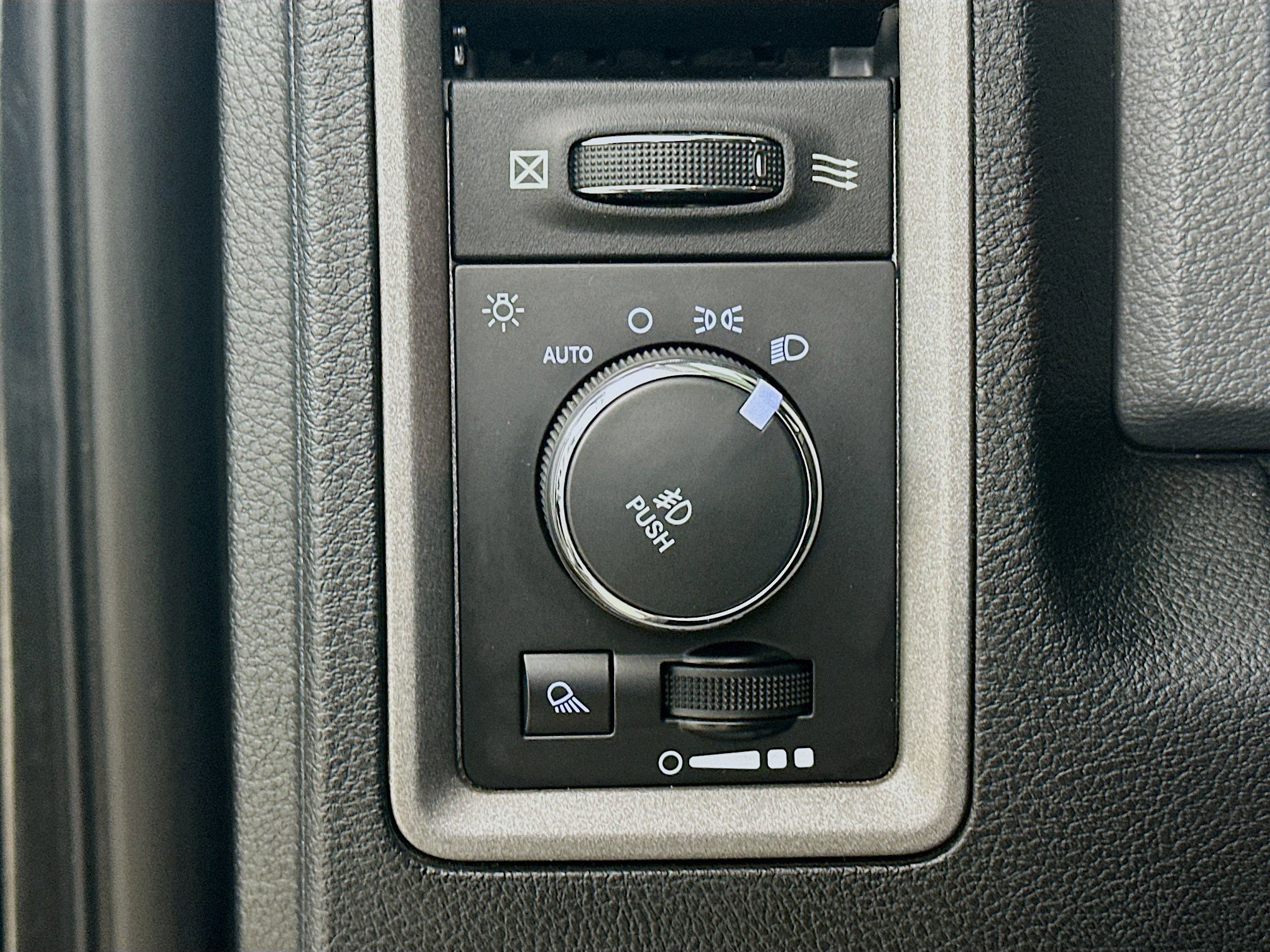 Used 2015 RAM 1500 Express w/ Black Ram 1500 Express Group image 10