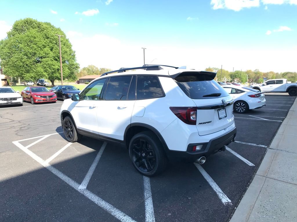 Certified 2024 Honda Passport Black Edition image 8