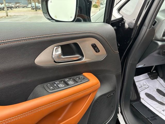 New 2026 Chrysler Pacifica Pinnacle image 12