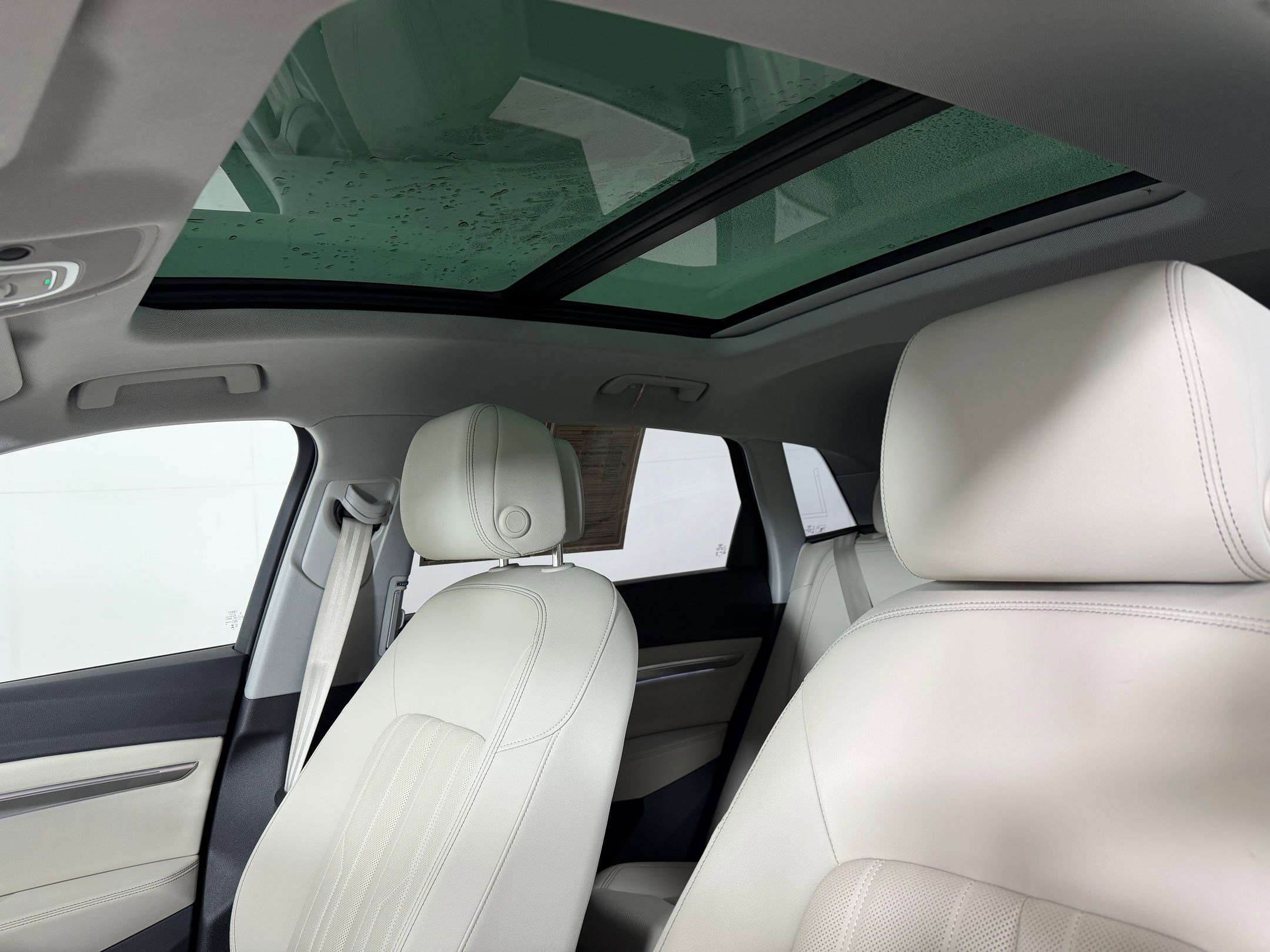 Used 2024 Audi Q8 e-tron Premium Plus w/ Premium Plus Package image 16