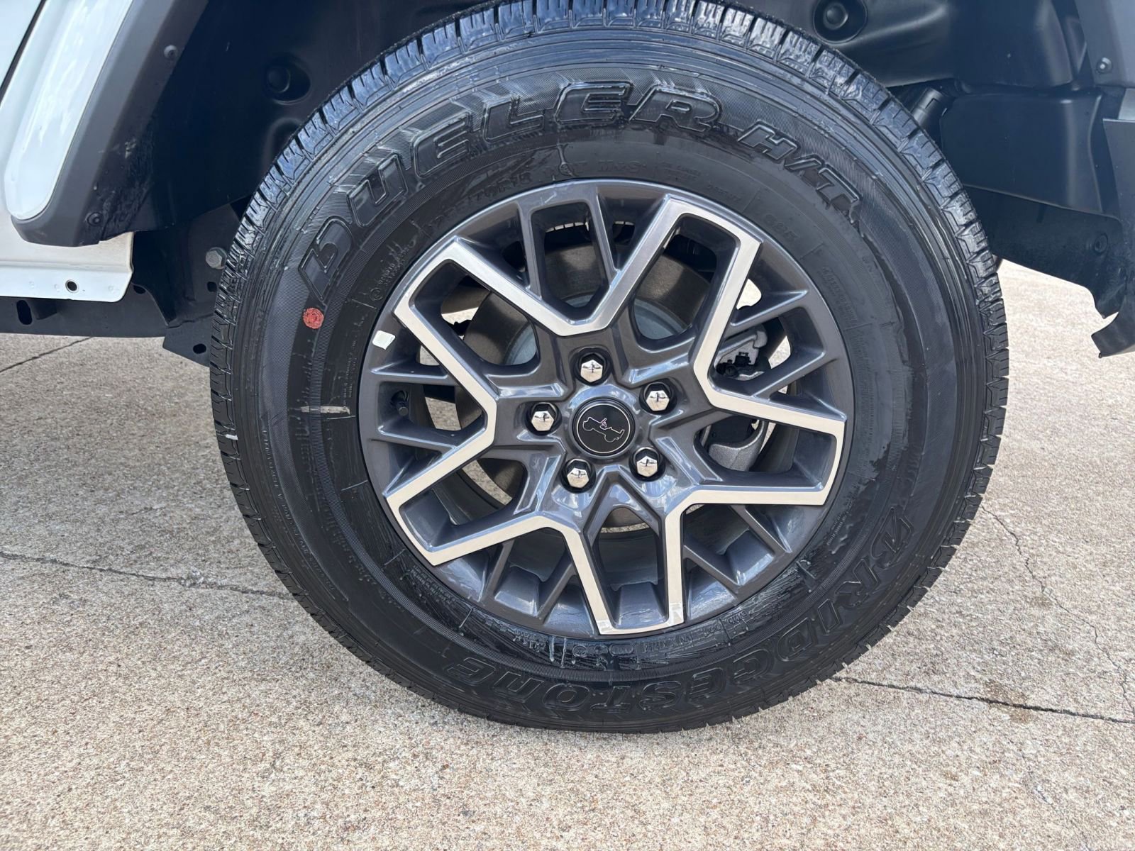 Used 2025 Jeep Wrangler Sahara image 28