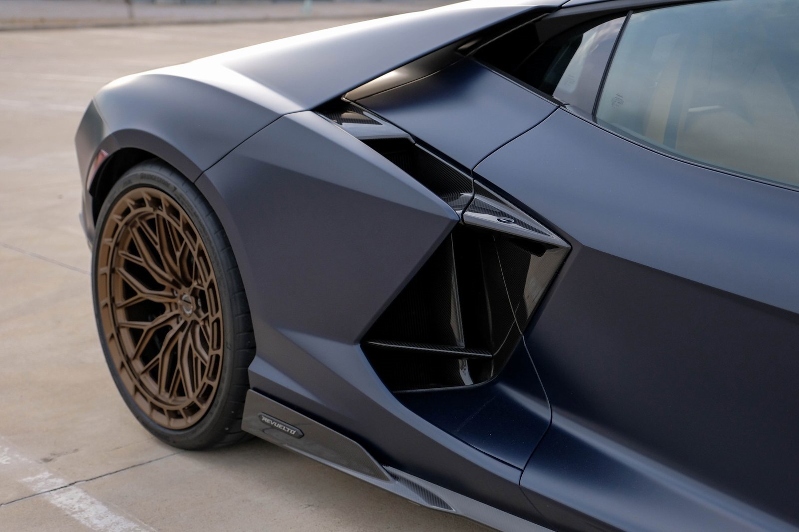 Used 2025 Lamborghini Revuelto image 50