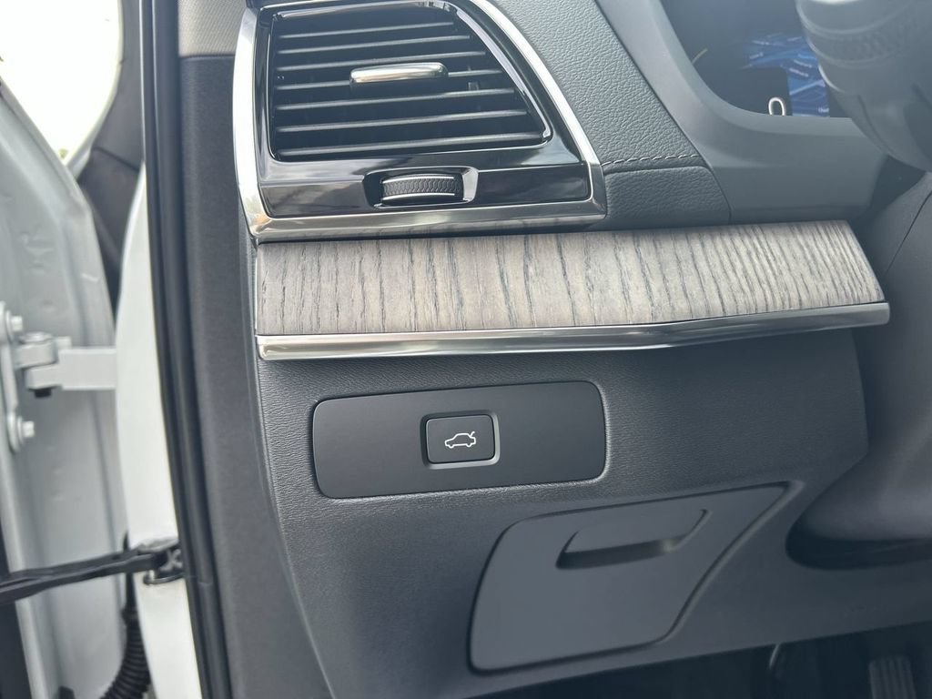 Certified 2023 Volvo XC90 B6 Ultimate w/ Protection Package Premier AWD/4WD image 17