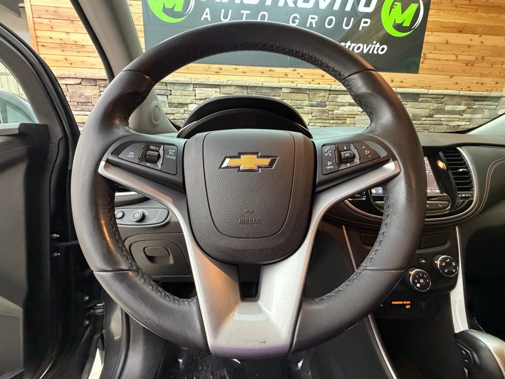 Used 2018 Chevrolet Trax LT w/ LT Convenience Package image 17