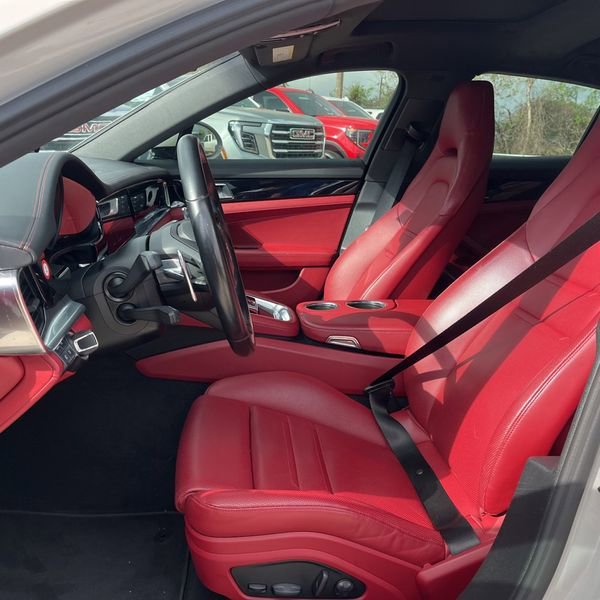Used 2022 Porsche Panamera 4 image 3
