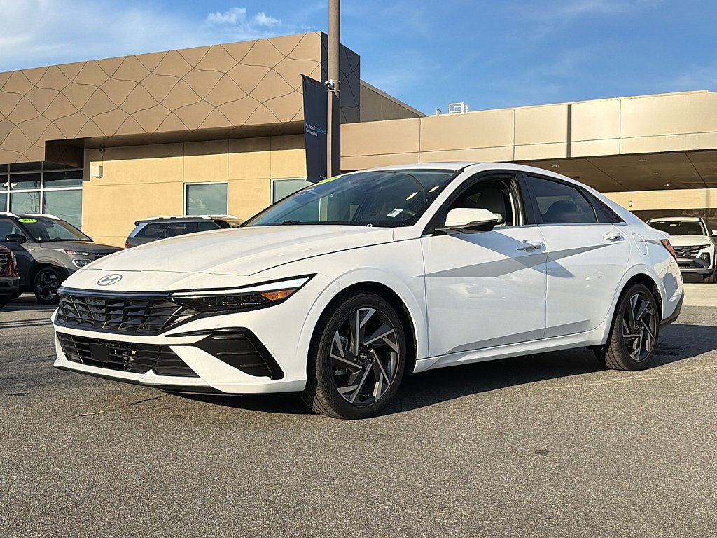 Certified 2025 Hyundai Elantra Limited image 1