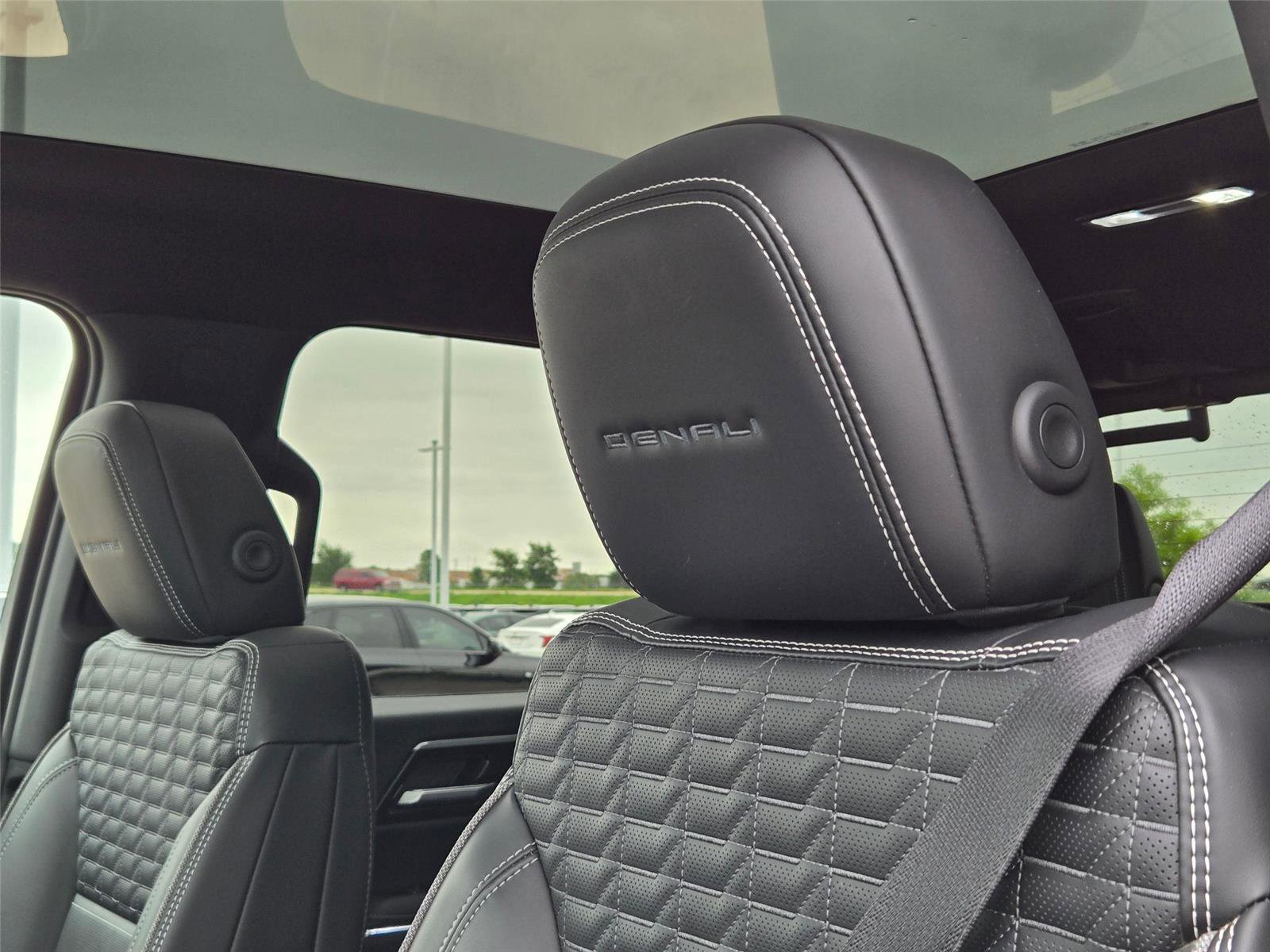 Used 2025 GMC Sierra EV Denali AWD/4WD image 12