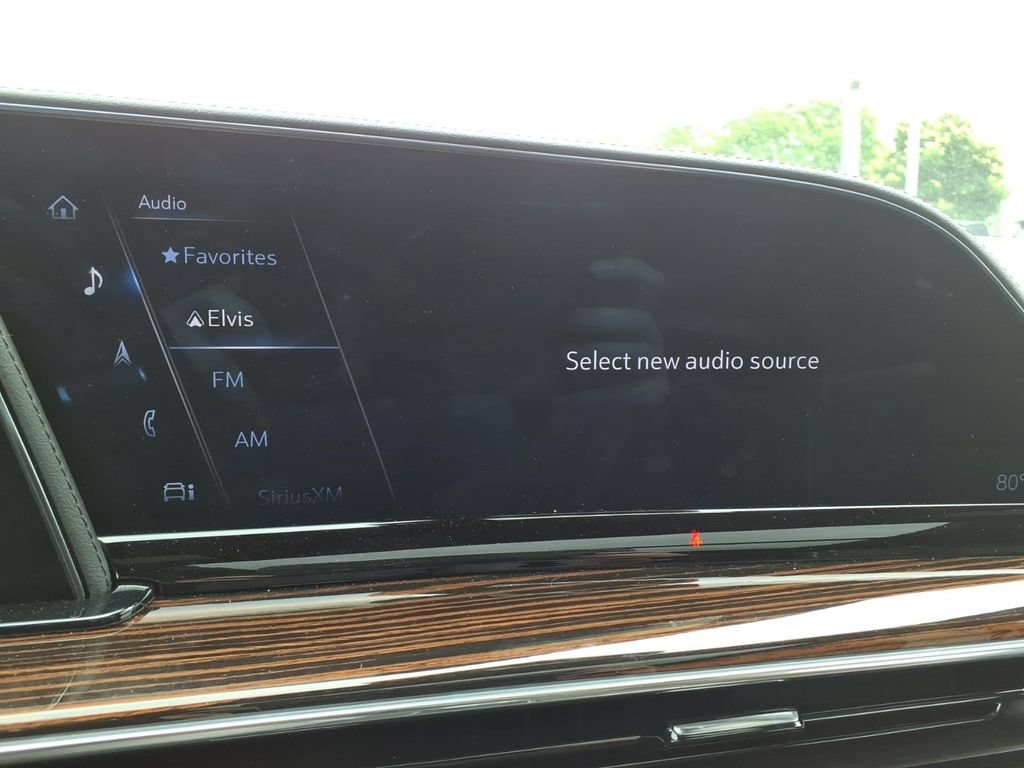 Used 2023 Cadillac Escalade Premium Luxury w/ LPO, Floor Liner Package AWD/4WD image 21