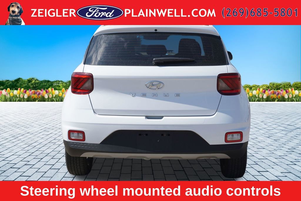 Used 2022 Hyundai Venue SEL FWD image 4
