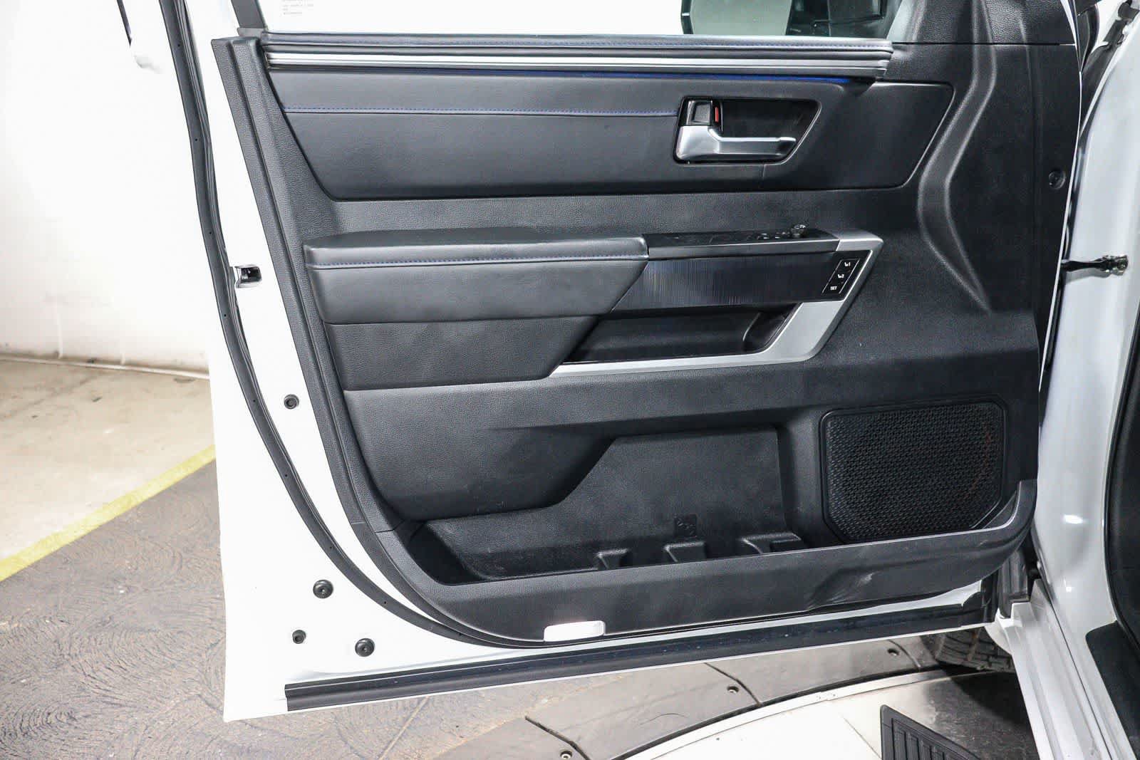 Used 2024 Toyota Tundra Platinum AWD/4WD image 24