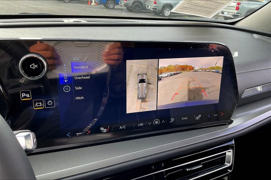 Certified 2026 Chevrolet Traverse LT w/ Driver Confidence Package image 17