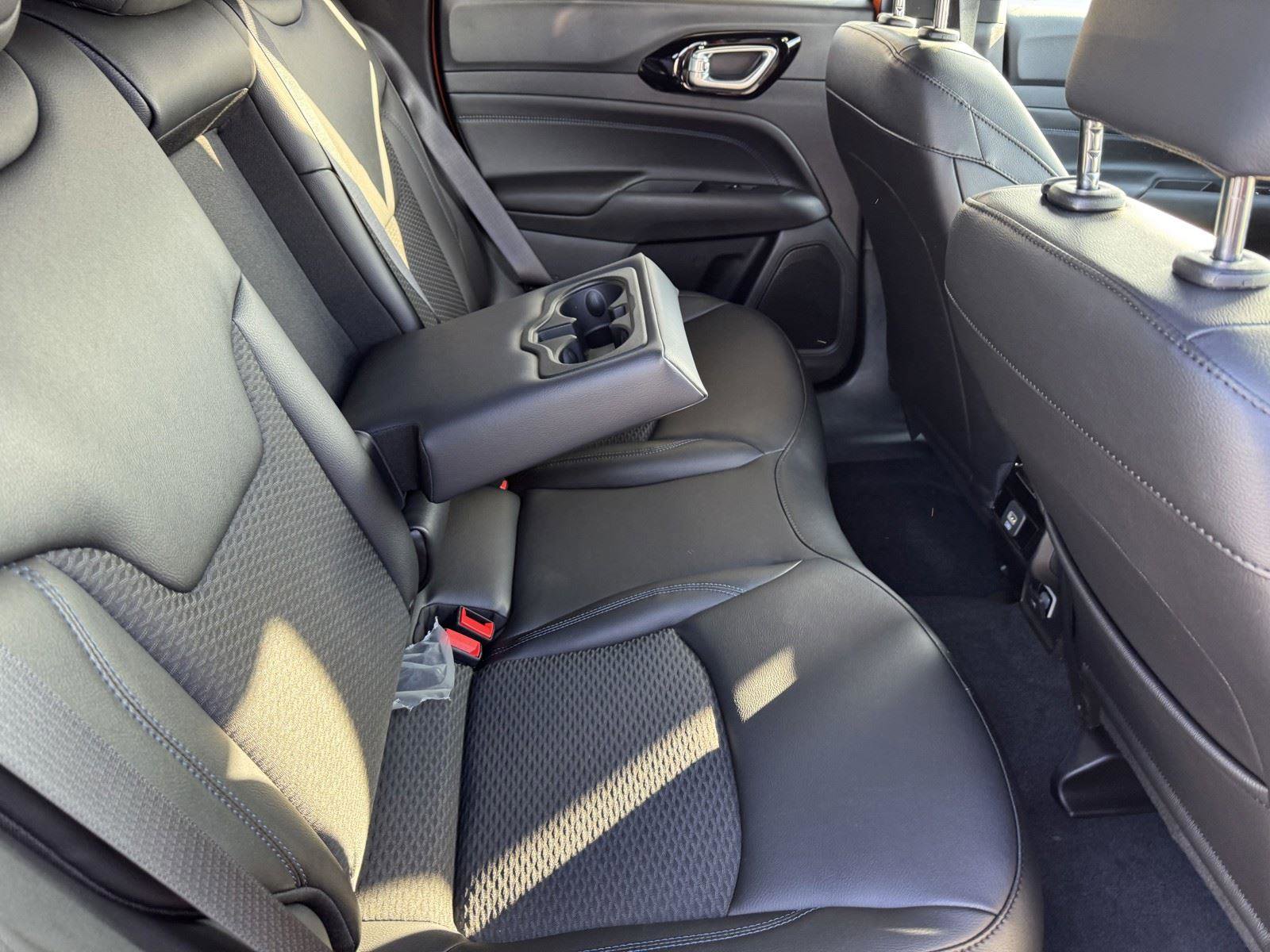 New 2026 Jeep Compass Latitude image 9