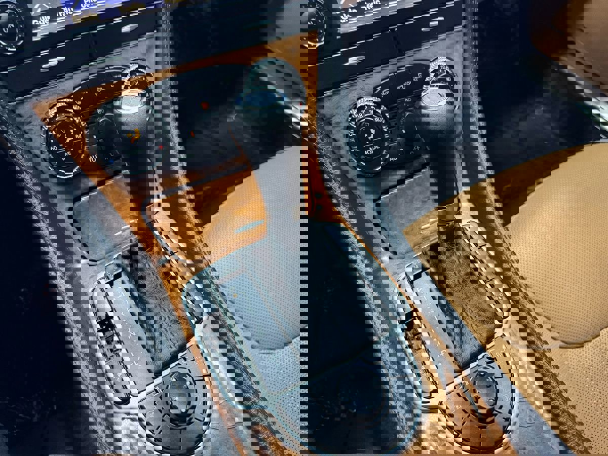 Used 2011 Mercedes-Benz SL 550 image 30