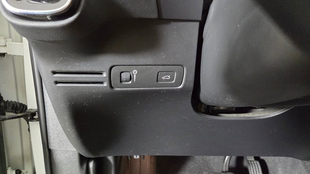 Used 2019 Volvo XC40 T5 Inscription image 21