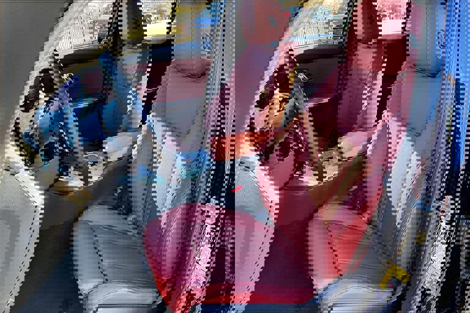 Used 2023 BMW 330e w/ M Sport Package image 7