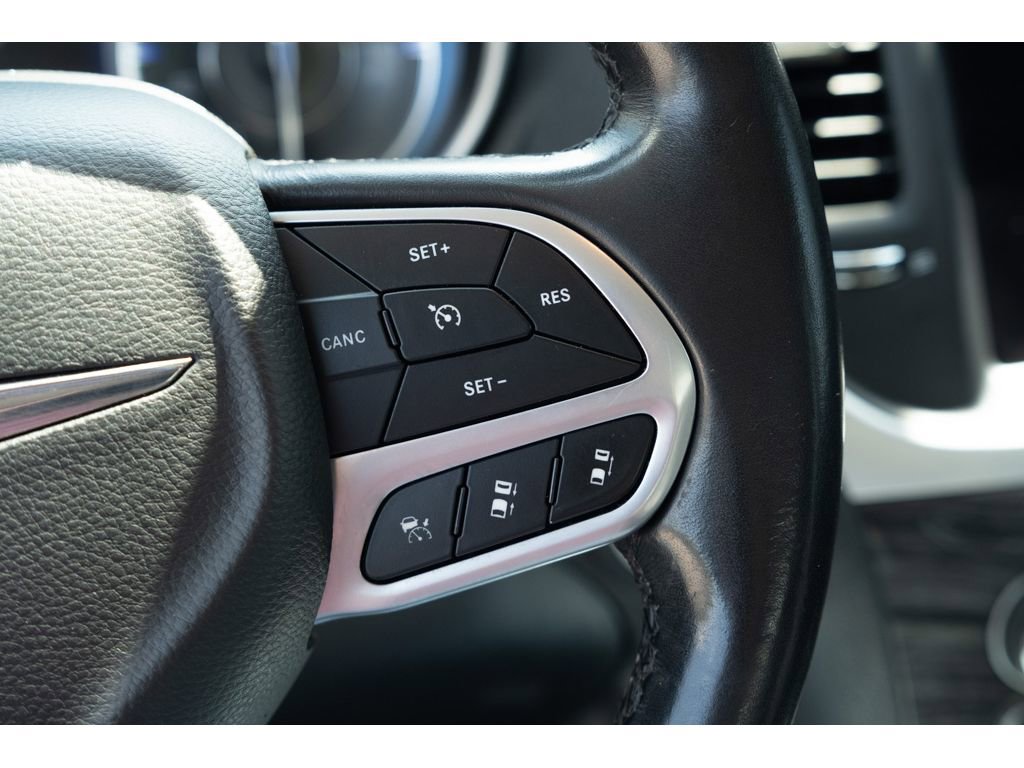 Used 2022 Chrysler 300 Touring L w/ Safetytec Plus Group image 19