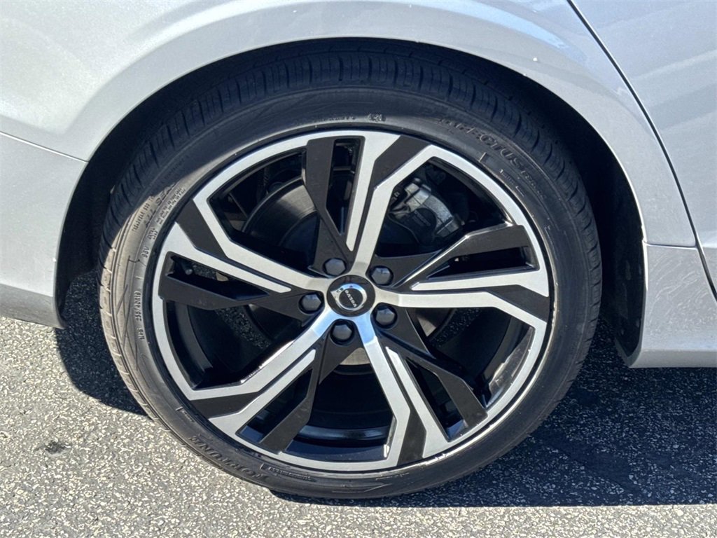 Used 2024 Volvo S60 B5 Plus image 30