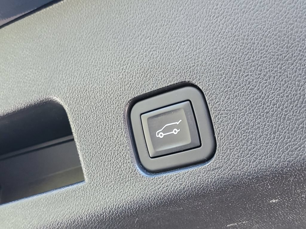 Used 2025 Chevrolet Traverse LT FWD image 33