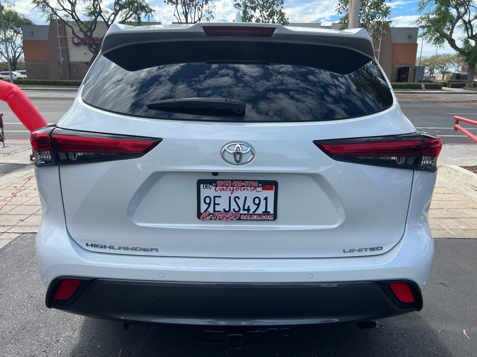 Used 2023 Toyota Highlander Limited FWD image 11