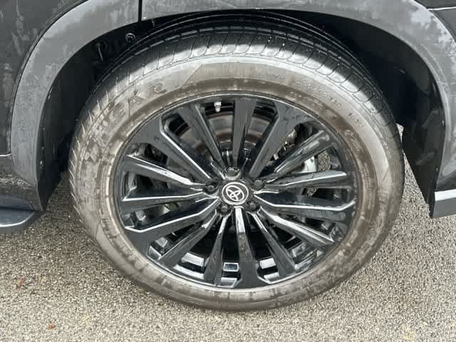 Used 2023 Toyota Highlander XSE FWD image 5