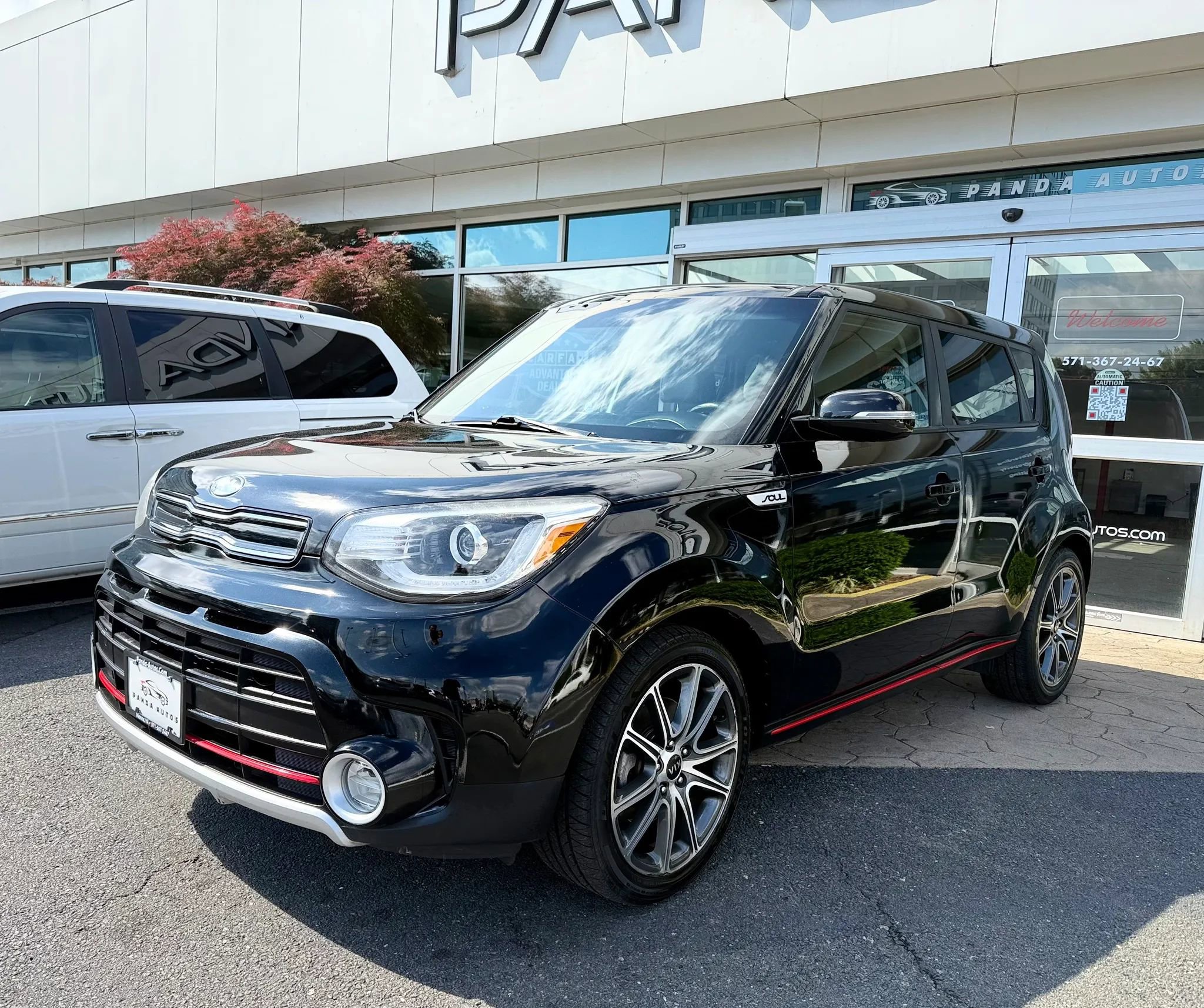 Used 2018 Kia Soul ! w/ Tech Package FWD image 3